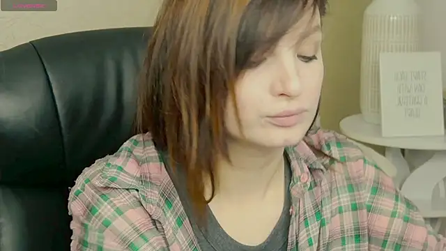 Snapshot of BritneyBarker chatting on 11-22-25, 09:30 BritneyBarker online show from 11-22-25, 09:30