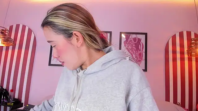 Lannajansen online show from 09-26-25, 01:48