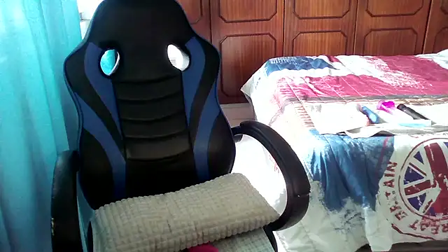 Snapshot of bunnyfox420 chatting on 10-21-25, 03:46 bunnyfox420 online show from 10-21-25, 03:46