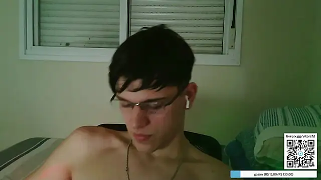 Snapshot of vitorsafado19 chatting on 04-15-26, 01:01 vitorsafado19 online show from 04-15-26, 01:01