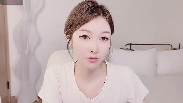 longlong xu online show from 10-23-25, 01:43