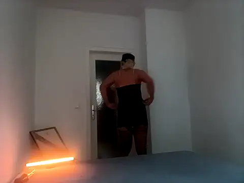 sandrahoeslut online show from 01-23-25, 01:02