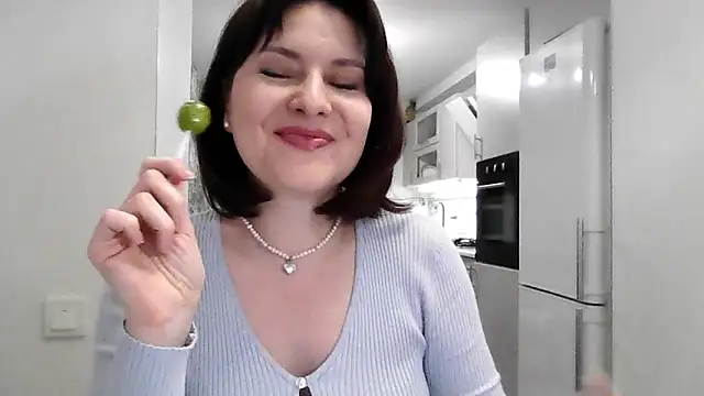 Victoria Glam online show from 11-27-25, 04:31