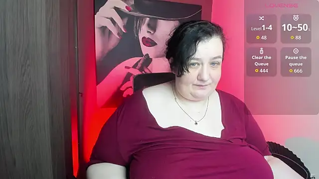 Snapshot of QueenOfHaze chatting on 06-26-26, 09:57 QueenOfHaze online show from 06-26-26, 09:57
