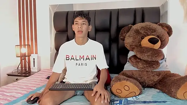 Snapshot of Amberr1 chatting on 01-24-25, 01:03 Amberr1 online show from 01-24-25, 01:03