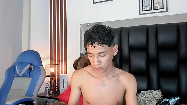 Snapshot of Amberr1 chatting on 01-30-25, 06:21 Amberr1 online show from 01-30-25, 06:21