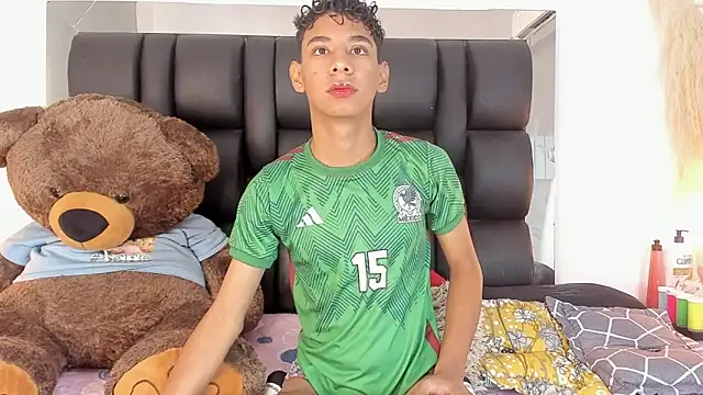 Snapshot of Amberr1 chatting on 01-31-25, 12:18 Amberr1 online show from 01-31-25, 12:18