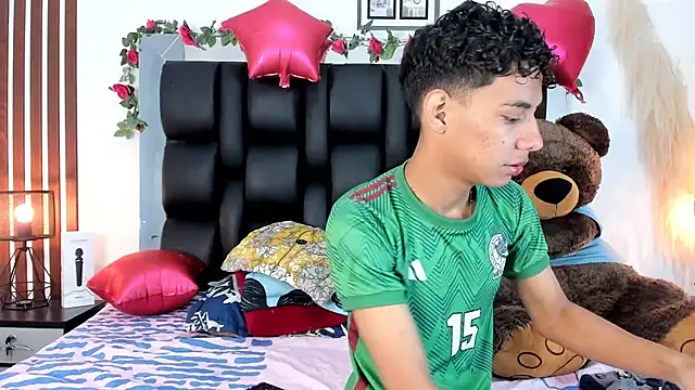 Snapshot of Amberr1 chatting on 02-07-25, 12:17 Amberr1 online show from 02-07-25, 12:17