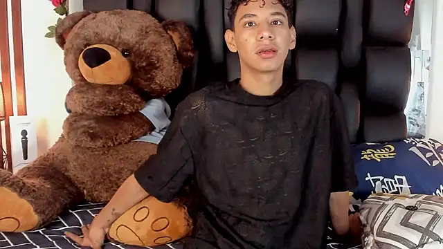 Snapshot of Amberr1 chatting on 02-08-25, 12:17 Amberr1 online show from 02-08-25, 12:17