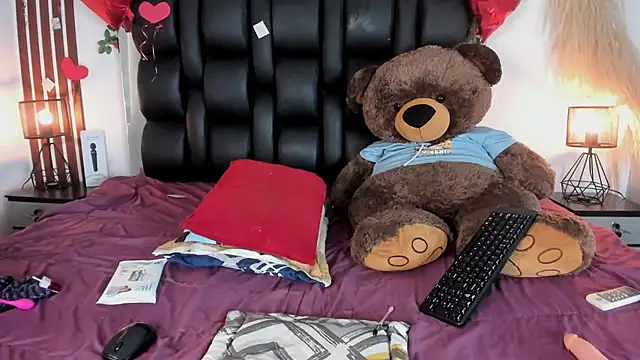 Snapshot of Amberr1 chatting on 02-17-25, 03:20 Amberr1 online show from 02-17-25, 03:20