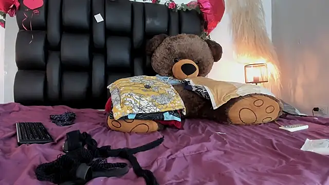 Snapshot of Amberr1 chatting on 02-17-25, 06:26 Amberr1 online show from 02-17-25, 06:26