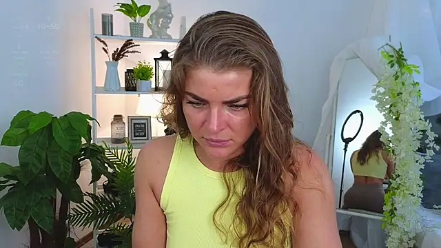 Donna Sun online show from 03-25-26, 01:17