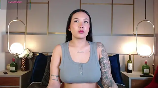 Victoria Collinns online show from 11-21-25, 01:21