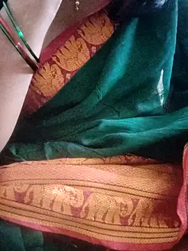 Snapshot of laxmitelugu78 chatting on 09-27-25, 06:40 laxmitelugu78 online show from 09-27-25, 06:40