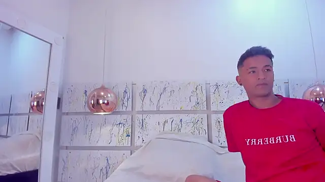 Snapshot of Nikki_and_Mayk chatting on 11-05-25, 02:55 Nikki and Mayk online show from 11-05-25, 02:55