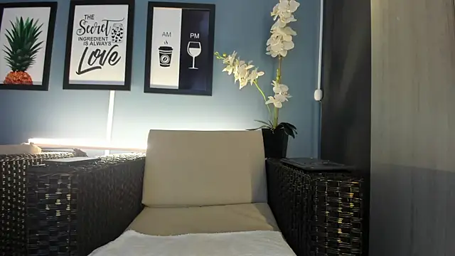 Snapshot of kaletattoo chatting on 10-18-25, 11:11 kaletattoo online show from 10-18-25, 11:11