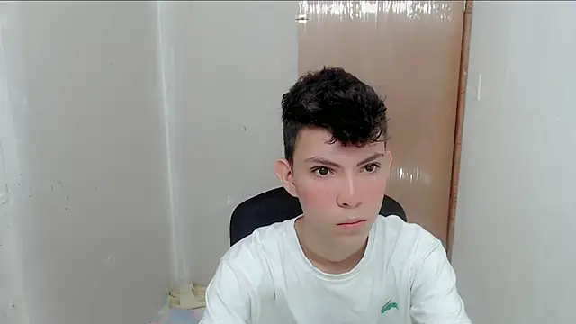 Snapshot of Alexxx_lov chatting on 01-25-25, 12:47 Alexxx lov online show from 01-25-25, 12:47