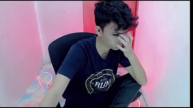 Snapshot of Alexxx_lov chatting on 02-01-25, 12:26 Alexxx lov online show from 02-01-25, 12:26