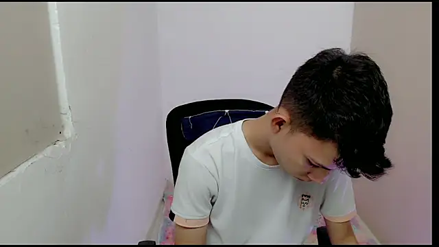 Snapshot of Alexxx_lov chatting on 03-10-25, 12:26 Alexxx lov online show from 03-10-25, 12:26