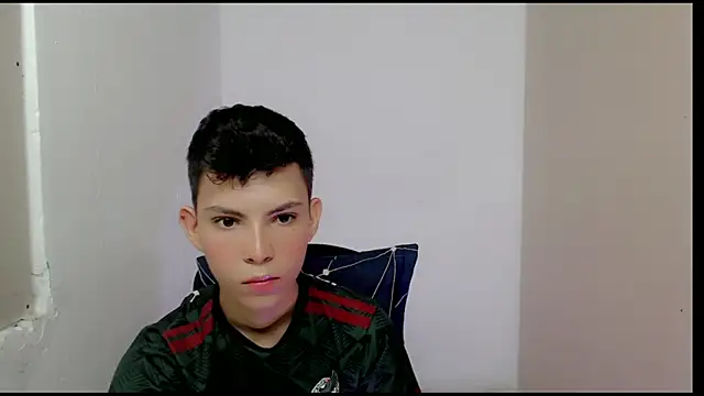 Snapshot of Alexxx_lov chatting on 03-14-25, 12:40 Alexxx lov online show from 03-14-25, 12:40