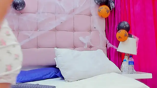 Snapshot of CanelaDevil_ chatting on 10-29-25, 07:04 CanelaDevil online show from 10-29-25, 07:04