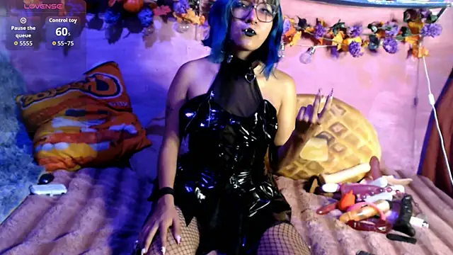 Sharkyu1 online show from 10-16-25, 04:24