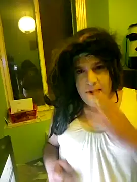 Snapshot of Adrianka chatting on 10-07-25, 10:18 Adrianka online show from 10-07-25, 10:18