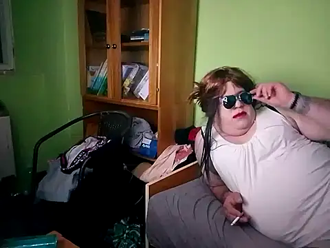 Snapshot of Adrianka chatting on 10-15-25, 11:16 Adrianka online show from 10-15-25, 11:16