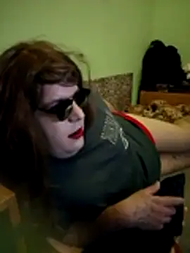 Snapshot of Adrianka chatting on 10-28-25, 10:56 Adrianka online show from 10-28-25, 10:56