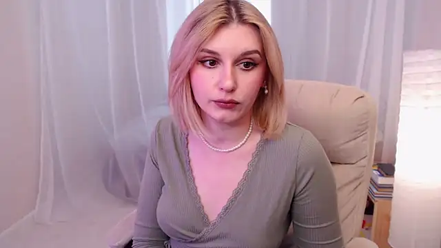 Snapshot of Freya_Celestial chatting on 02-11-25, 12:37 Freya Celestial online show from 02-11-25, 12:37