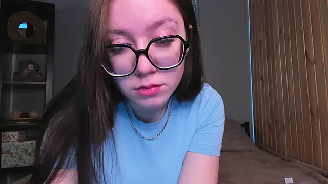 Snapshot of Alikka_Shykitty chatting on 03-13-25, 03:00 Alikka Shykitty online show from 03-13-25, 03:00