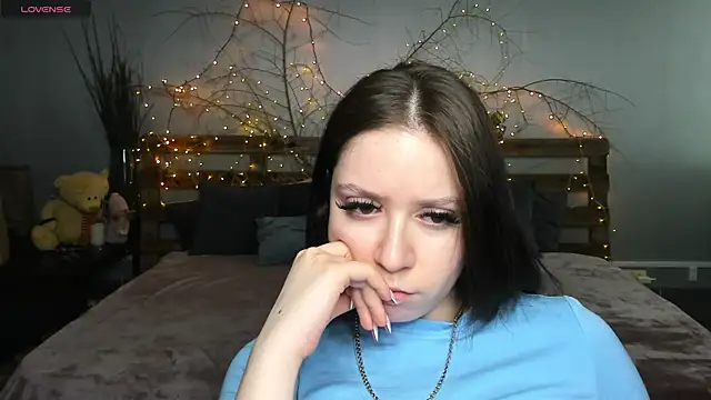 Snapshot of Alikka_Shykitty chatting on 03-13-25, 10:26 Alikka Shykitty online show from 03-13-25, 10:26