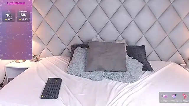 Snapshot of LalyCastro chatting on 02-28-25, 07:35 LalyCastro online show from 02-28-25, 07:35