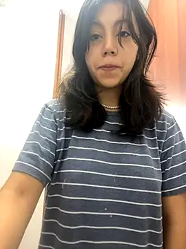 Snapshot of LiLy_kIndly chatting on 10-20-25, 03:45 LiLy kIndly online show from 10-20-25, 03:45