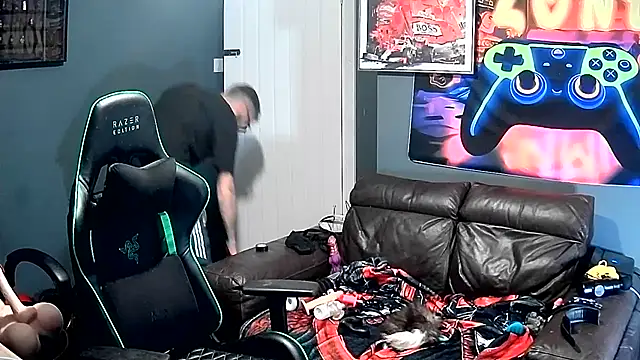 HuffedAdvocate online show from 11-18-25, 07:07