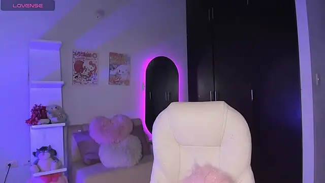 Snapshot of sabrinamoonie chatting on 11-10-25, 03:00 sabrinamoonie online show from 11-10-25, 03:00