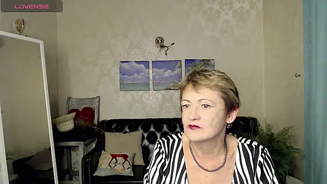 Snapshot of SexyGrandma_ chatting on 10-16-25, 03:46 SexyGrandma  online show from 10-16-25, 03:46