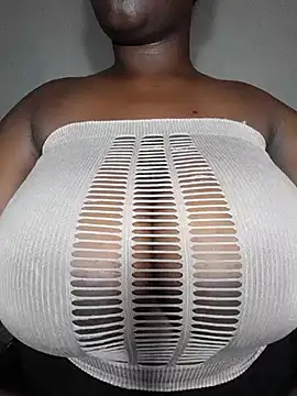 Snapshot of owamiee chatting on 02-13-25, 07:10 owamiee online show from 02-13-25, 07:10