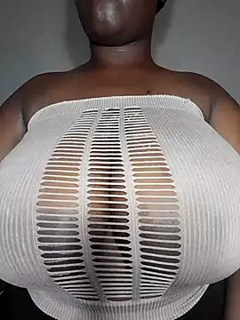 Snapshot of owamiee chatting on 02-13-25, 10:43 owamiee online show from 02-13-25, 10:43