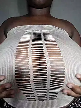 Snapshot of owamiee chatting on 02-16-25, 06:21 owamiee online show from 02-16-25, 06:21