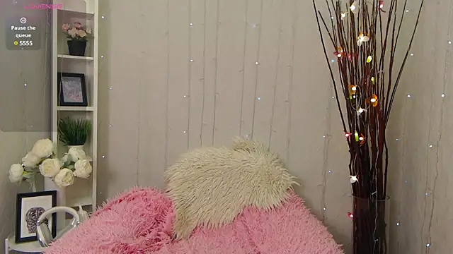 Snapshot of Holygirl_ chatting on 03-13-25, 01:43 Holygirl  online show from 03-13-25, 01:43