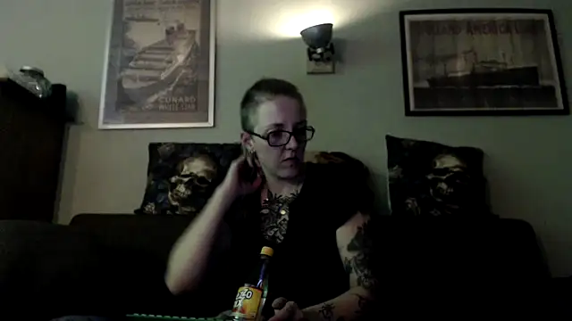 Snapshot of Astrid-Gilbert chatting on 03-06-25, 08:48 Astrid-Gilbert online show from 03-06-25, 08:48