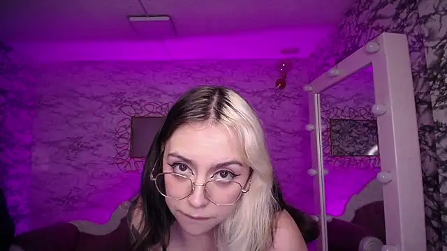 Snapshot of Hela_v chatting on 03-03-25, 06:55 Hela v online show from 03-03-25, 06:55