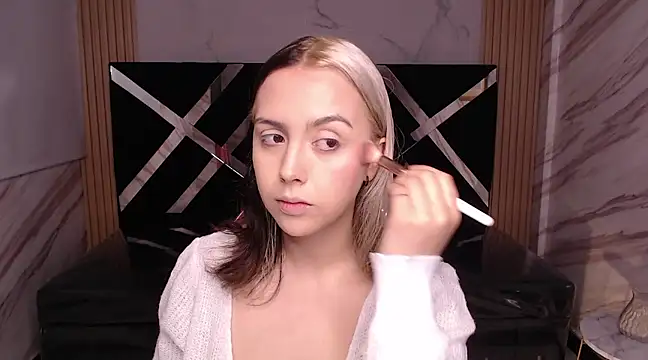 Snapshot of Hela_v chatting on 03-10-25, 12:04 Hela v online show from 03-10-25, 12:04