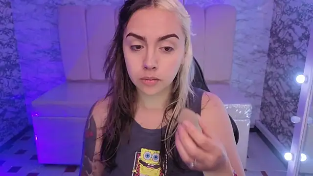 Snapshot of Hela_v chatting on 10-16-25, 11:44 Hela v online show from 10-16-25, 11:44