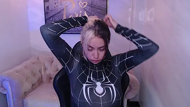 Snapshot of Hela_v chatting on 10-24-25, 07:43 Hela v online show from 10-24-25, 07:43