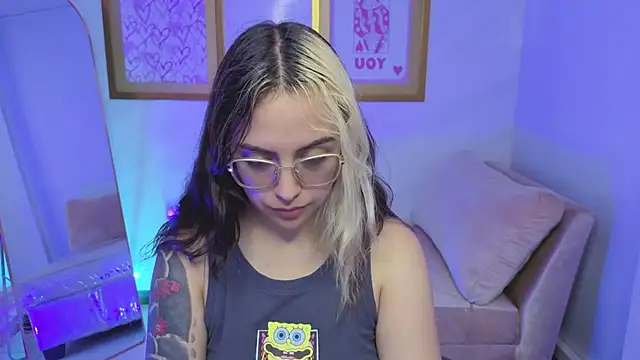 Snapshot of Hela_v chatting on 11-25-25, 07:58 Hela v online show from 11-25-25, 07:58