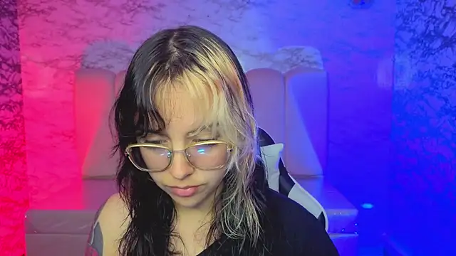 Hela v online show from 03-21-26, 01:05