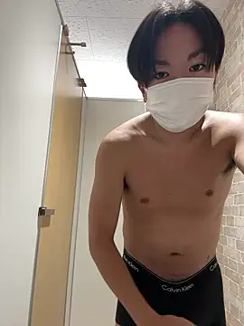 Snapshot of RUKI042 chatting on 10-15-25, 12:44 RUKI042 online show from 10-15-25, 12:44