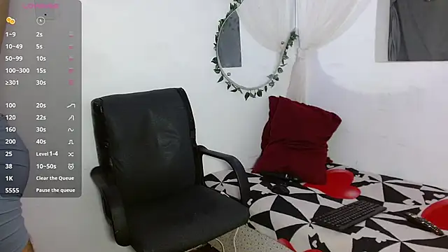 Snapshot of Luna-Naughty chatting on 11-29-25, 02:36 Luna-Naughty online show from 11-29-25, 02:36